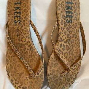 TKEES face paint size 7 flip flops